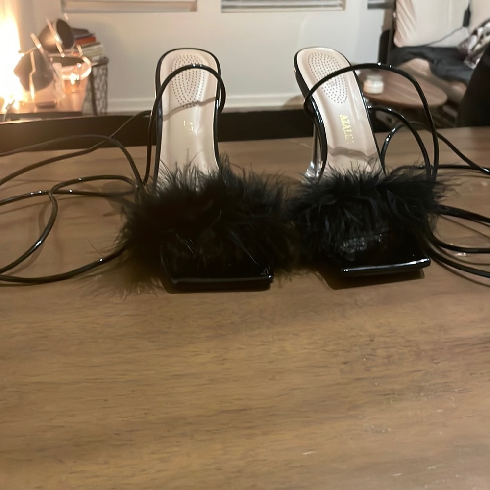 Stringed black heels